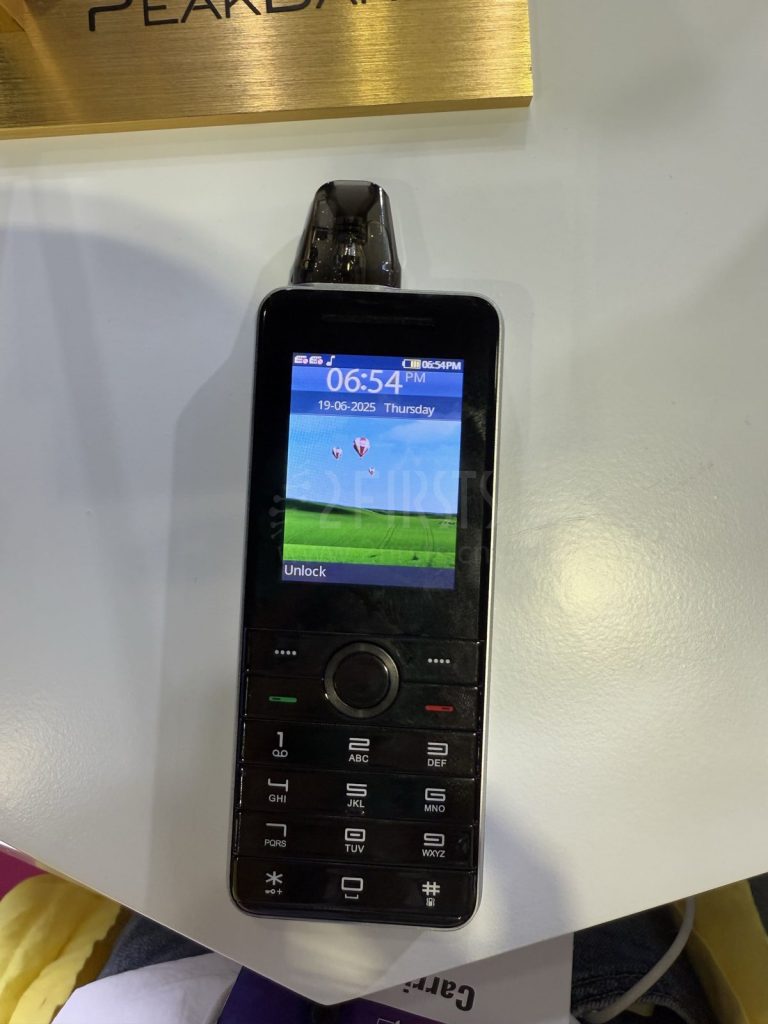 Classic mobile phone + vape