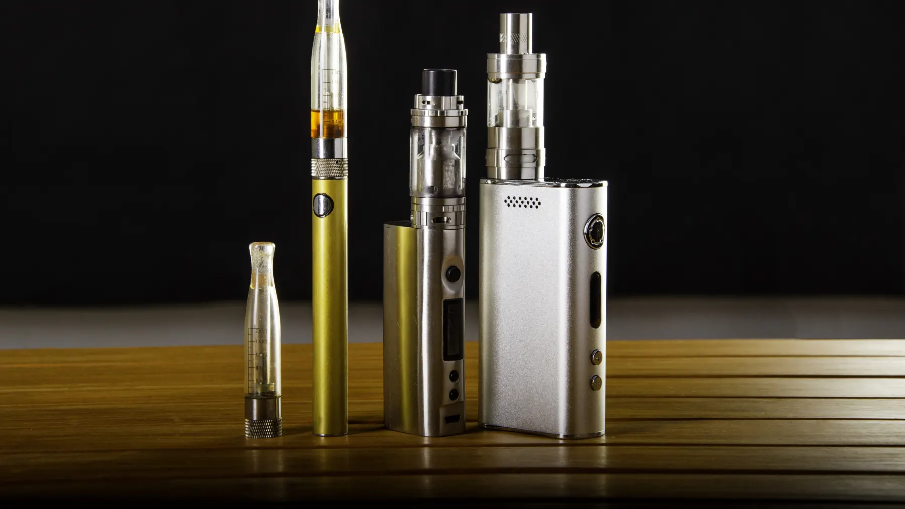 Nicotine Vape vs CBD Vape: Key Differences, Effects, Flavors & Uses in 2026